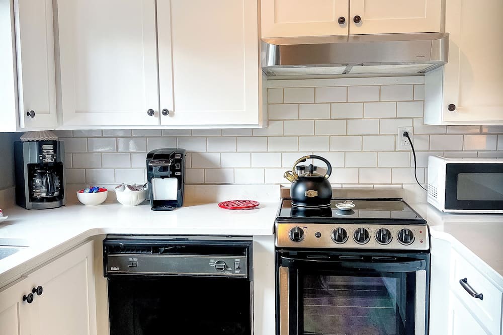 Pinehurst Condo | Cozy 2 Bed 2-Bath ~ Sleeps 9 ~ Walk to Pinehurst Resort ~ Deck ~ Fast Wifi