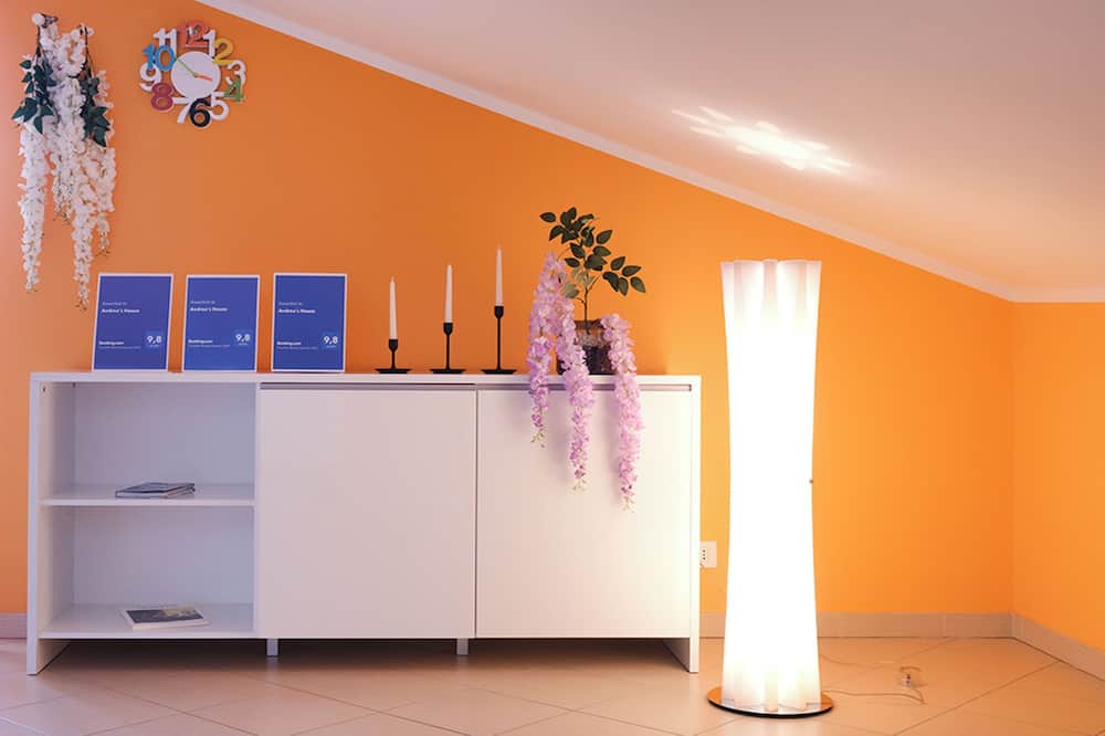 Locri Apartment | A place away from the city chaos, in a serene and relaxing environment.