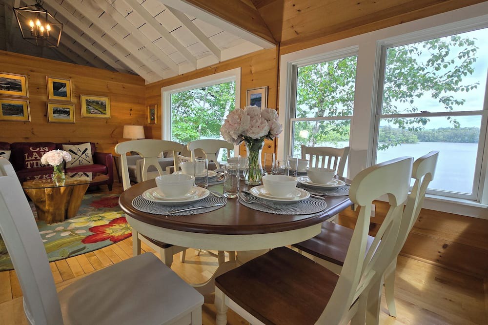 Union House | Lakeside Escape: Renovated Lake House + Bunkhouse + Water Toys + Hot Tub
