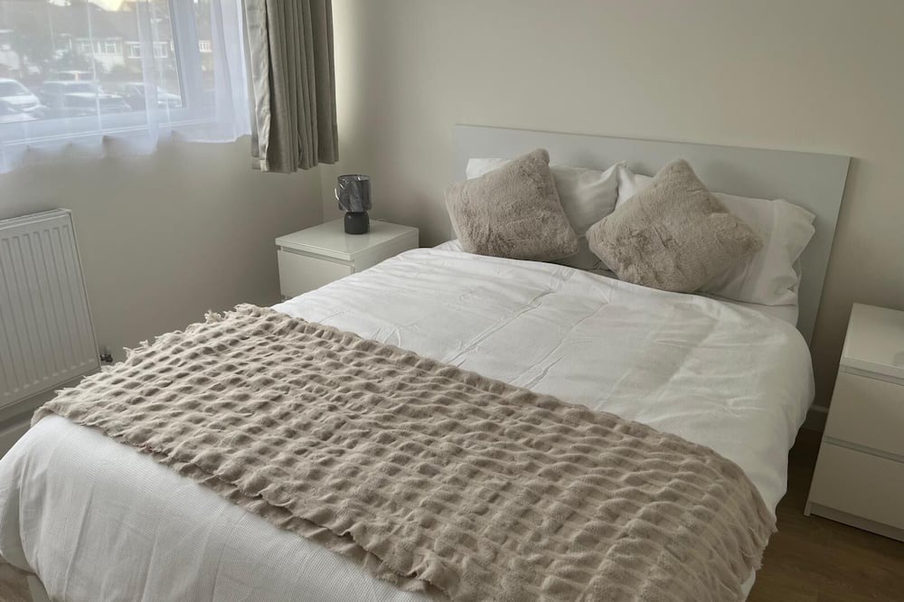 Selhurst House | Your perfect Croydon base- Newly renovated, Ultra convenient 2 bedroom house