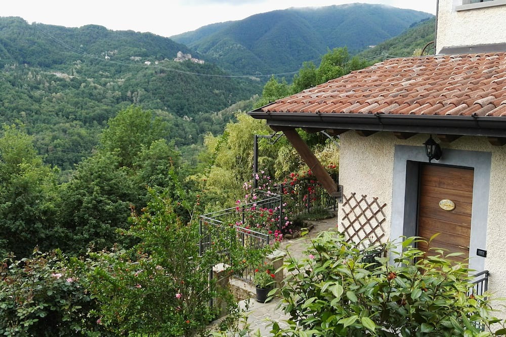 Mulazzo Apartment | Luminoso monolocale con giardino in Toscana
