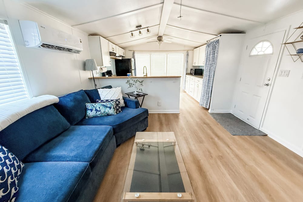Bradenton House | Cozy 2-bedroom mobile home in fantastic Bradenton with WiFi, AC