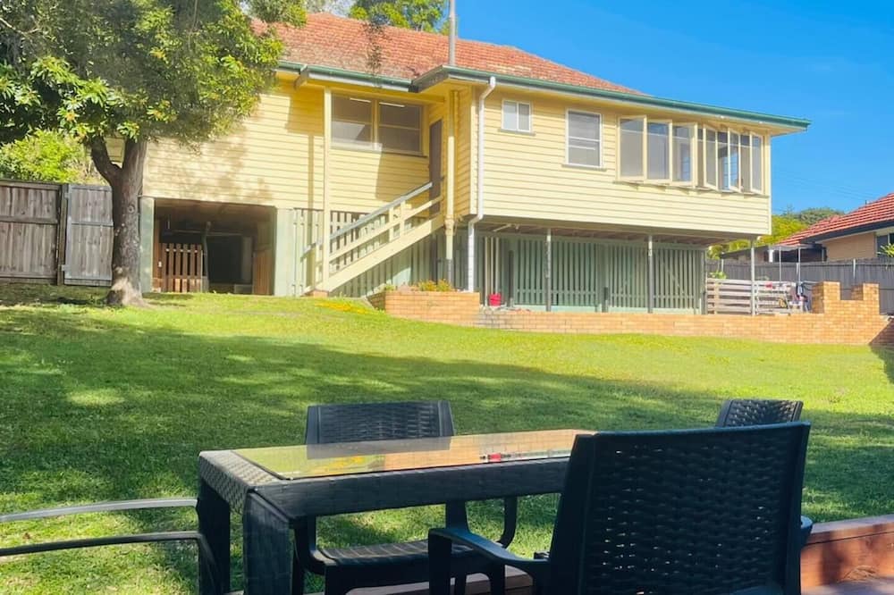 Mount Gravatt House | Family-Friendly Home, Walk to Schools & Shops