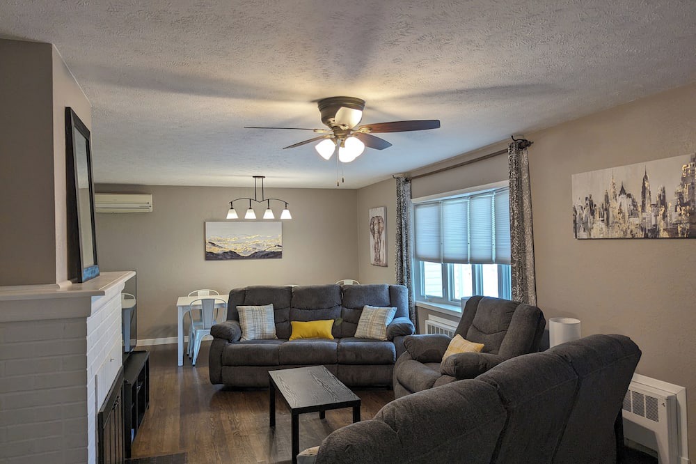 Riverdale House | 3-bedroom house in charming Riverdale with WiFi, AC. Book now