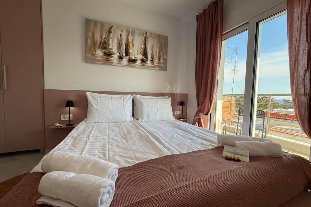 Kallikratia Apartment | Maria One-Bedroom with garden, Jacuzzi and BBQ