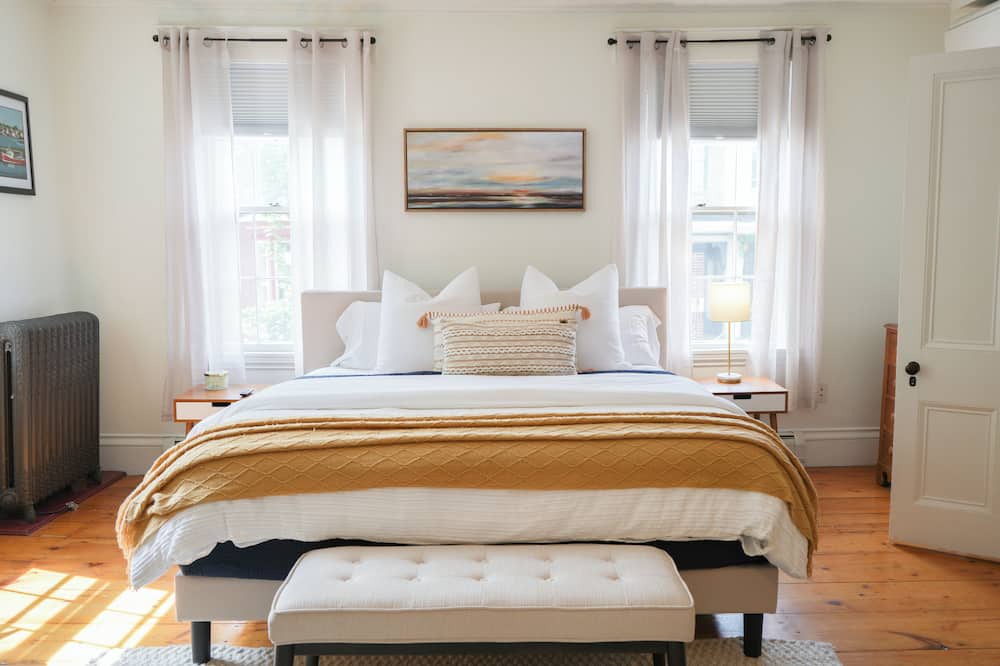 West End Apartment | Amazing West End apartment walkable to downtown and the waterfront.