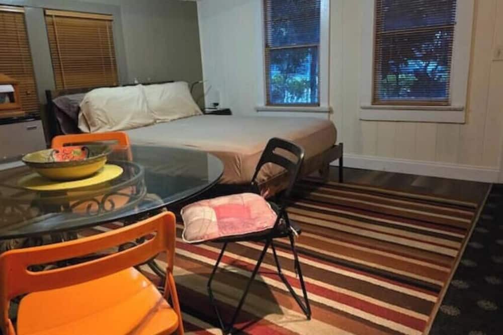 Southwest Apartment | independent home near downtown