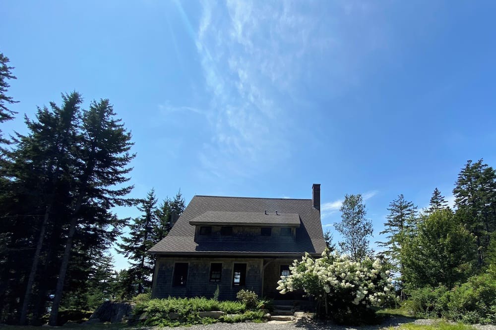 Herricks Cottage | Charming 2-bedroom cottage overlooking Penobscot Bay with WiFi