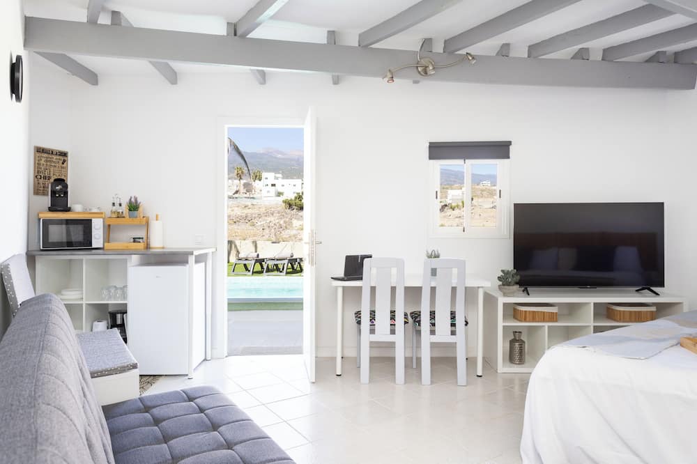 Granadilla de Abona Apartment | Oasis Tenerife Rentals - Studio (4) in Tenerife South with pool and outdoor kitchen
