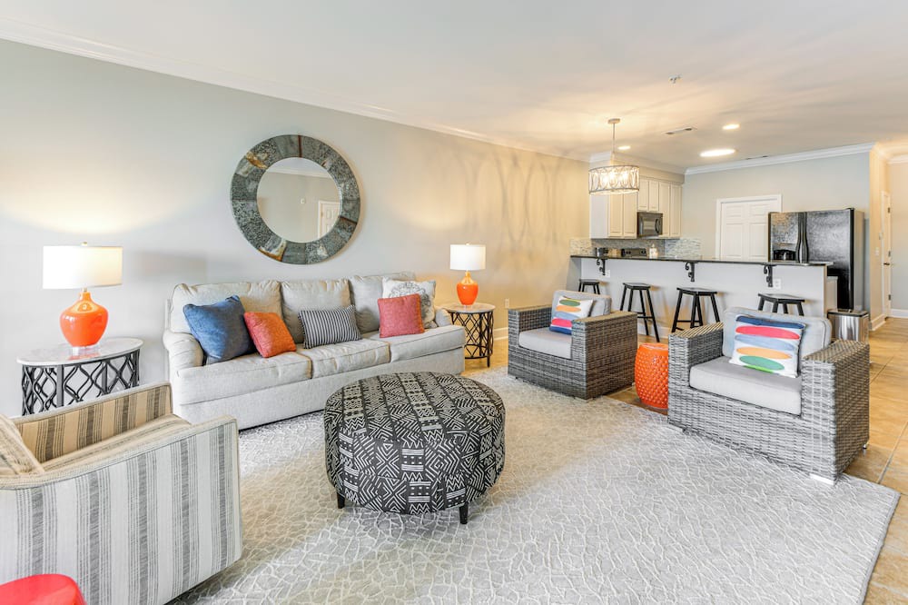 Dadeville Condo | Pool & Dock Access: Waterfront Dadeville Condo!