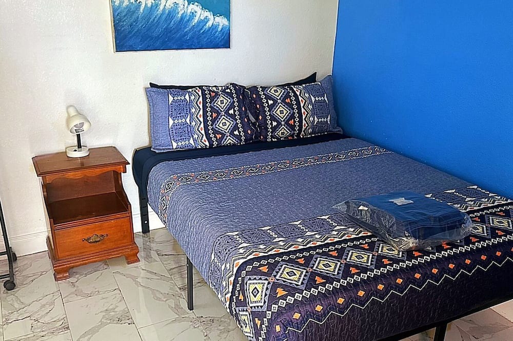 South Grant Cabin | 1 bedroom Grant-Valkaria with Wi-Fi and AC room 8