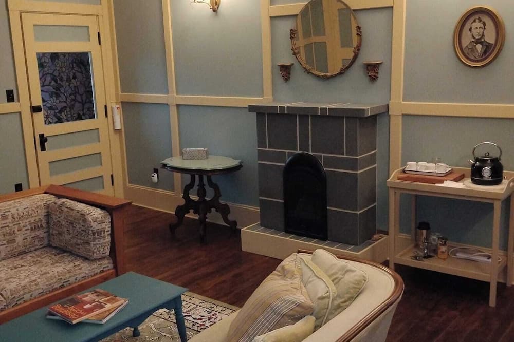 Lubec Apartment | Crow's Nest, A terrific 2-bedroom apartment with WiFi in charming Lubec village
