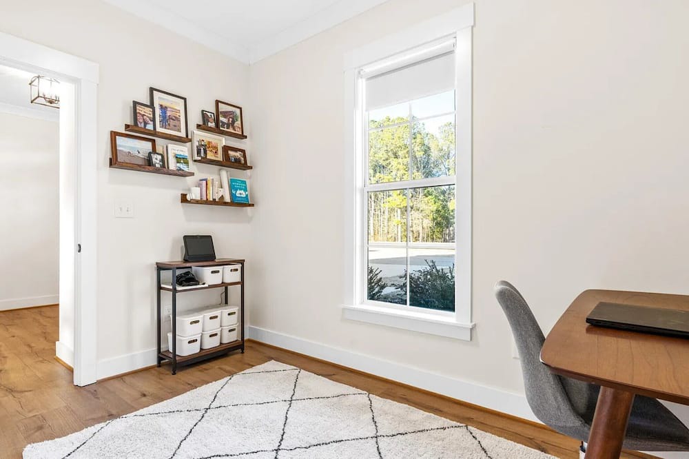 Clayton House | Family/Dog Friendly Retreat - 1ac Fenced Backyard + Games