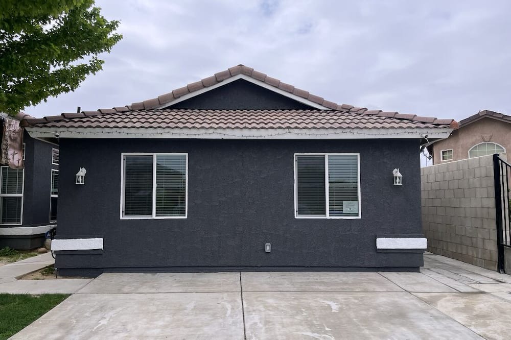Oildale House | New ADU - Charming 1-bedroom house with AC, WiFi in fabulous Bakersfield