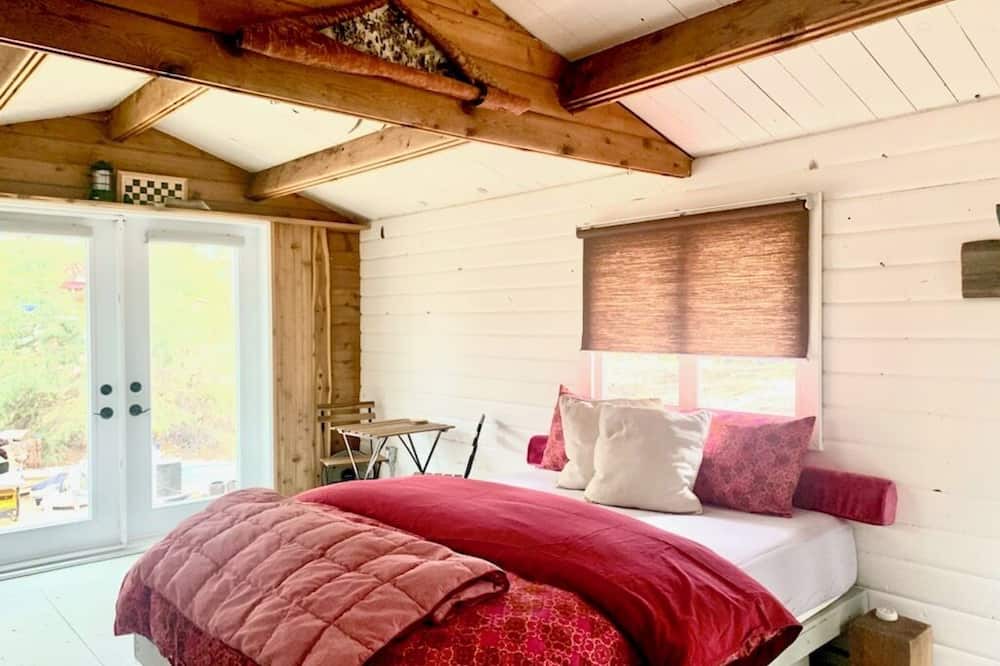 Tete Jaune Cache Cabin | Rustic Mountain Getaway, cozy, couples, mountain views, Mount Robson and Jasper.