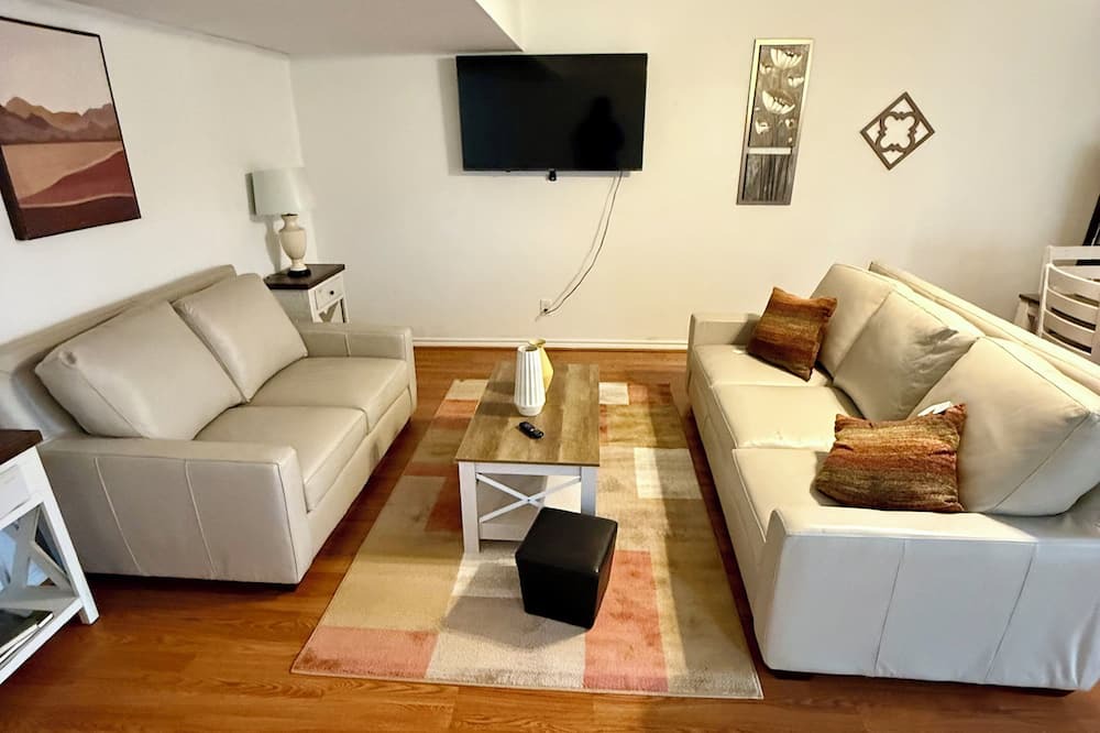 Garland House | 3-bedroom house in lovely Garland with WiFi, AC