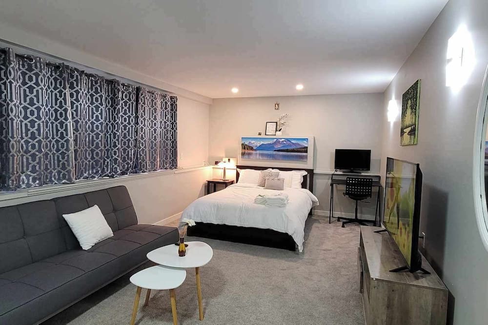 Port Coquitlam Bed & Breakfast | Charming 2-bedroom bed & breakfast in Port Coquitlam with AC, WiFi