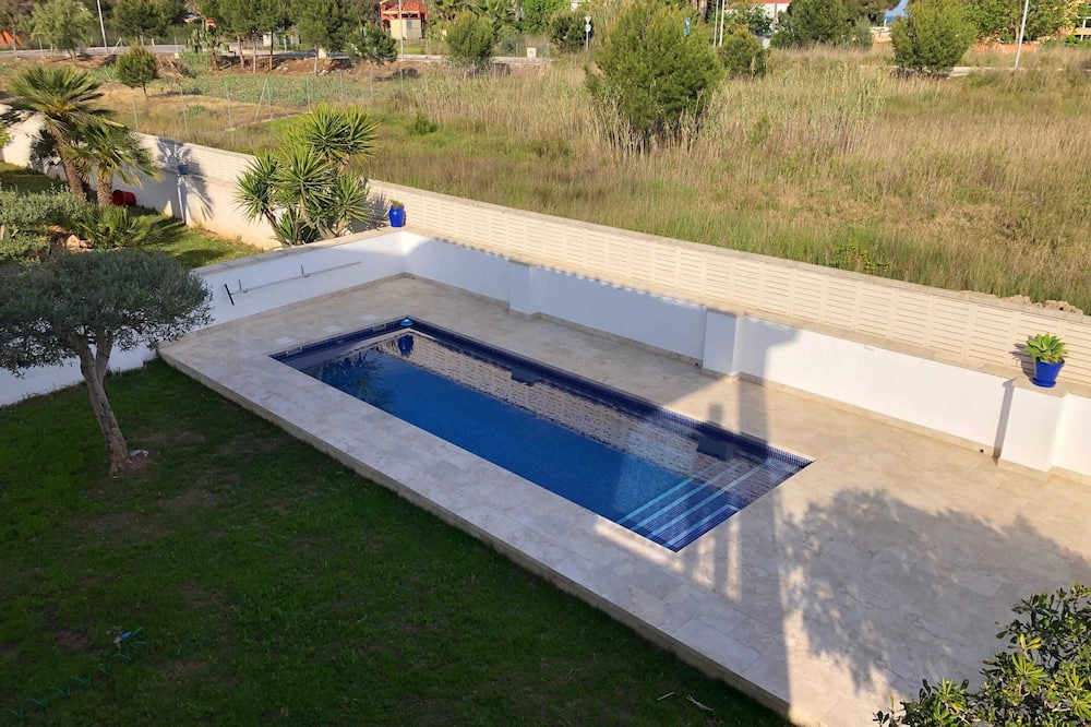 Castello de la Plana Villa | Homerez - Comfortable villa with pool in Castellón