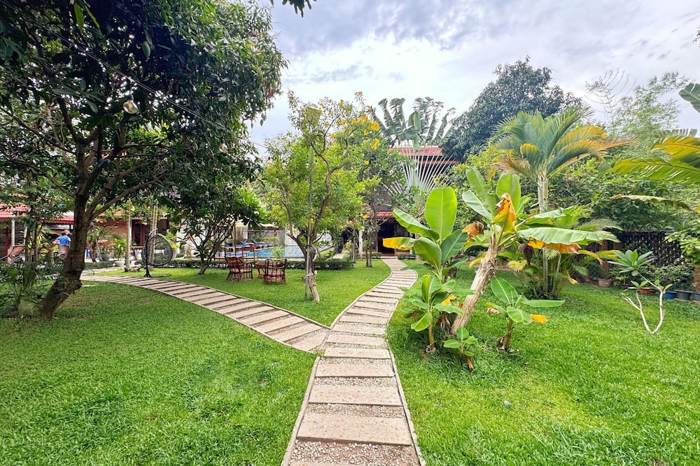 Siem Reap Villa | Spacious Two-villas with 5 bedrooms and AC-Share Swimming pool in Siem Reap