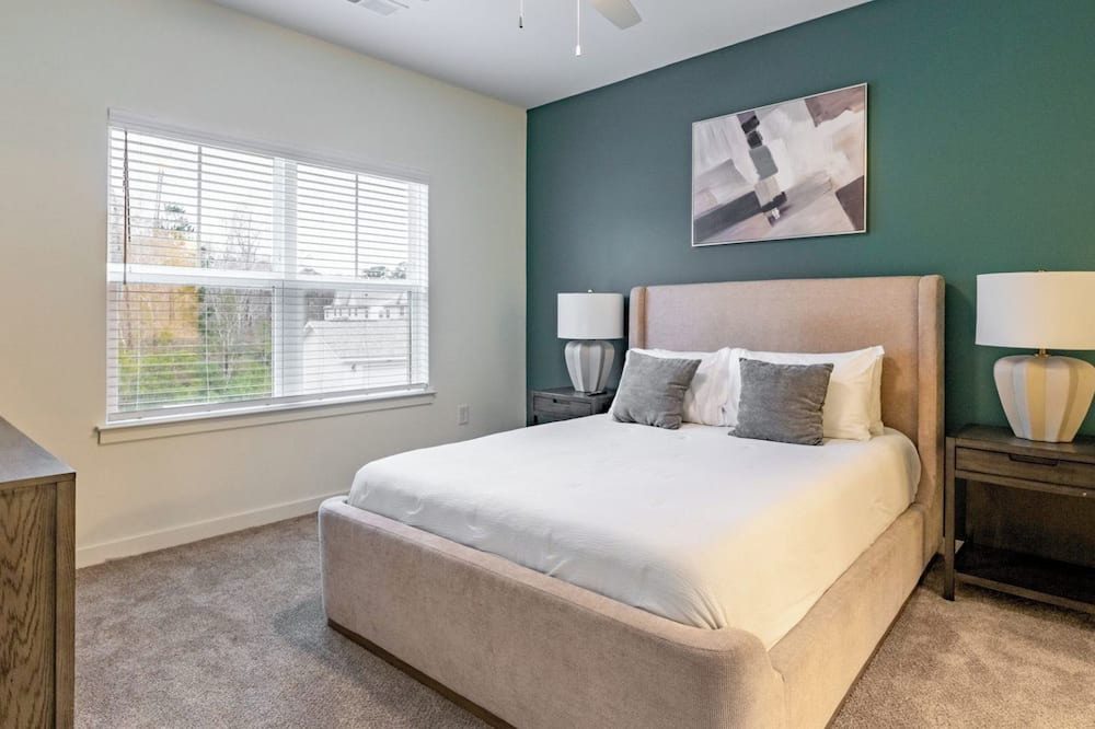 Wilmington Apartment | Barsala l Brand-new fully furnished 3BD with access to fast Wi-Fi and gym