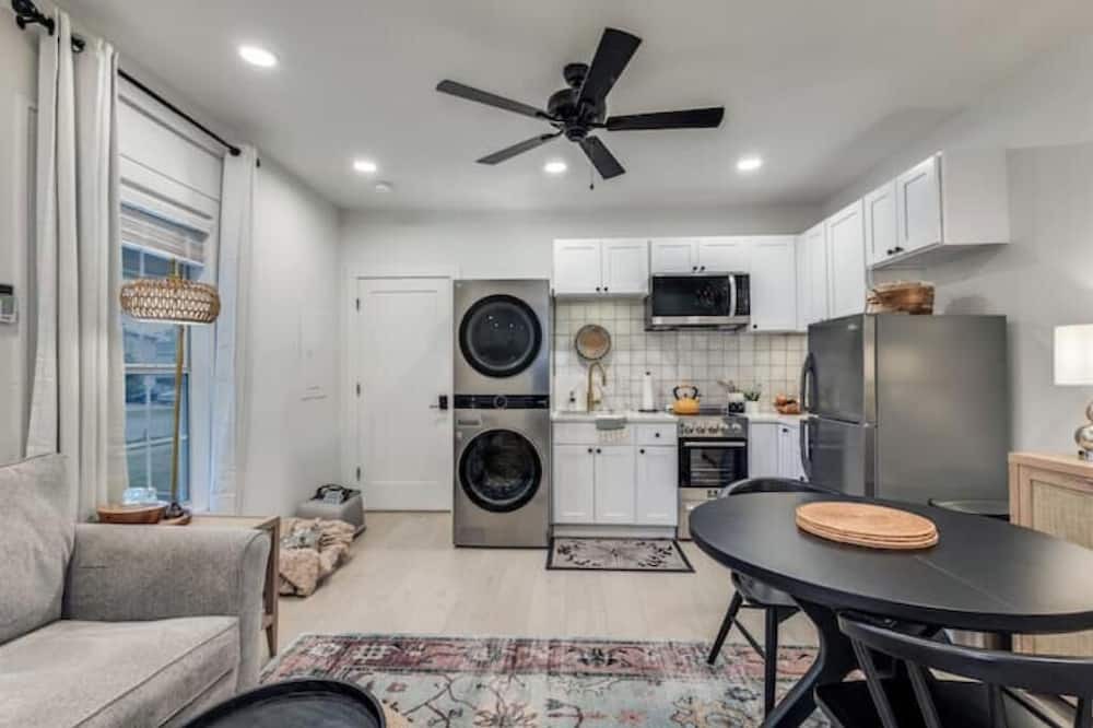 Denton Apartment | The Vanderbilt Mansion Apt 5 Near Downtown and TWU