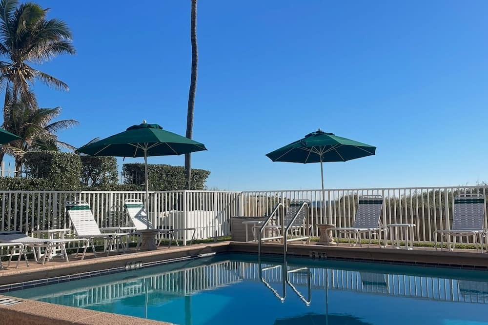 Boca Raton Apartment | Oceanfront 1 BR Condo in Deerfield Beach, FL. Panoramic views of the ocean!
