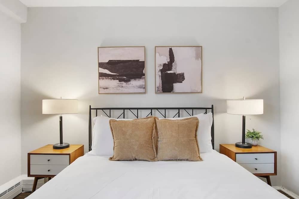 Hyde Park Apartment | 1BR Chic and Cozy Apt in Chicago