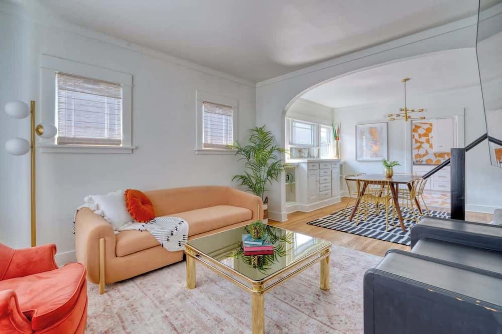 Hosford-Abernethy Apartment | Warhol Suite ~ Art Deco Apartment ~ 92 WalkScore