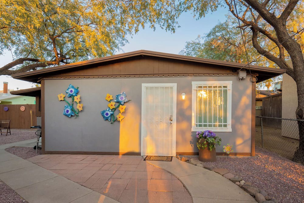 Tucson Cottage | Charming 1-bedroom cottage in a central location with WiFi and private backyard