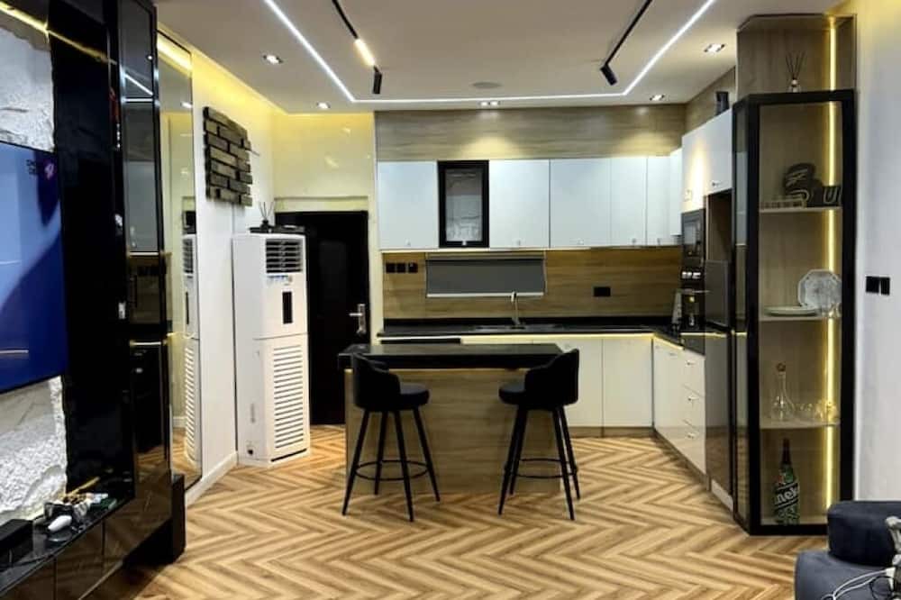 Ofin Apartment | Luxury 2 BR Apt Free Parking, in a Secure Estate