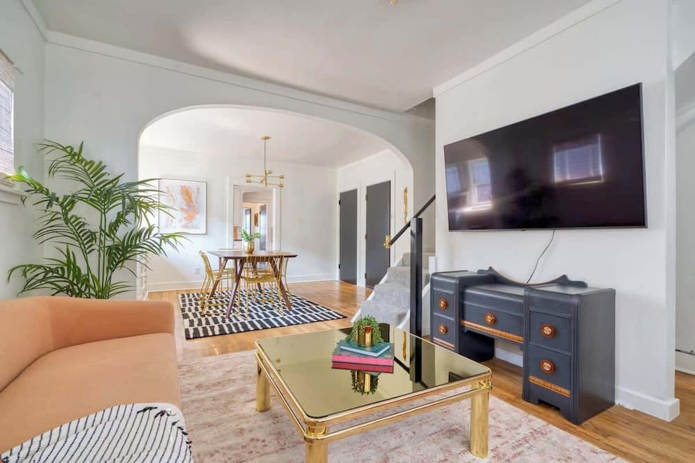 Hosford-Abernethy Apartment | Warhol Suite ~ Cozy Apartment ~ 92 WalkScore