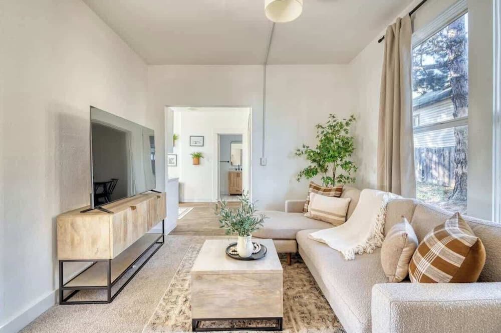 Corbett - Terwilliger - Lair Hill House | Cozy Haven by the Hill - Downtown & OHSU!
