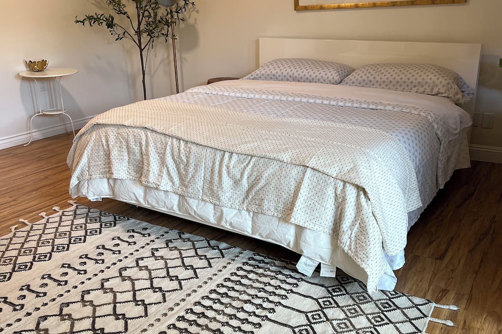 Riverside House | Spacious 5-Master suite house in UC Riverside with individual AC, WiFi. Enjoy!