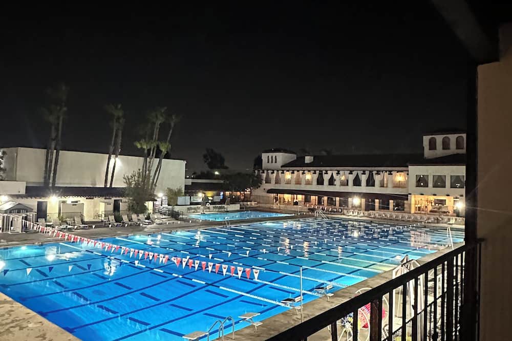 Fountain Valley Condo | Resort Style Home near Beaches & Disneyland
