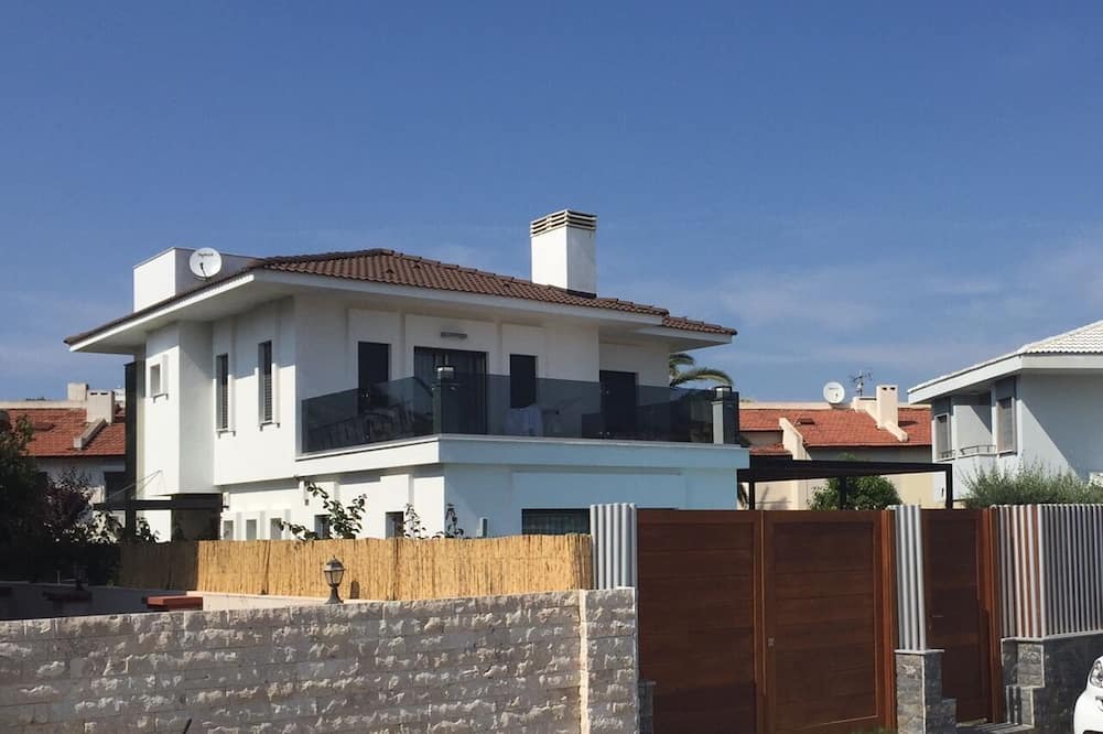 Alacati Villa | CESME ELITE VILLA WITH PRIVATE POOL DAILY RENTAL VILLA