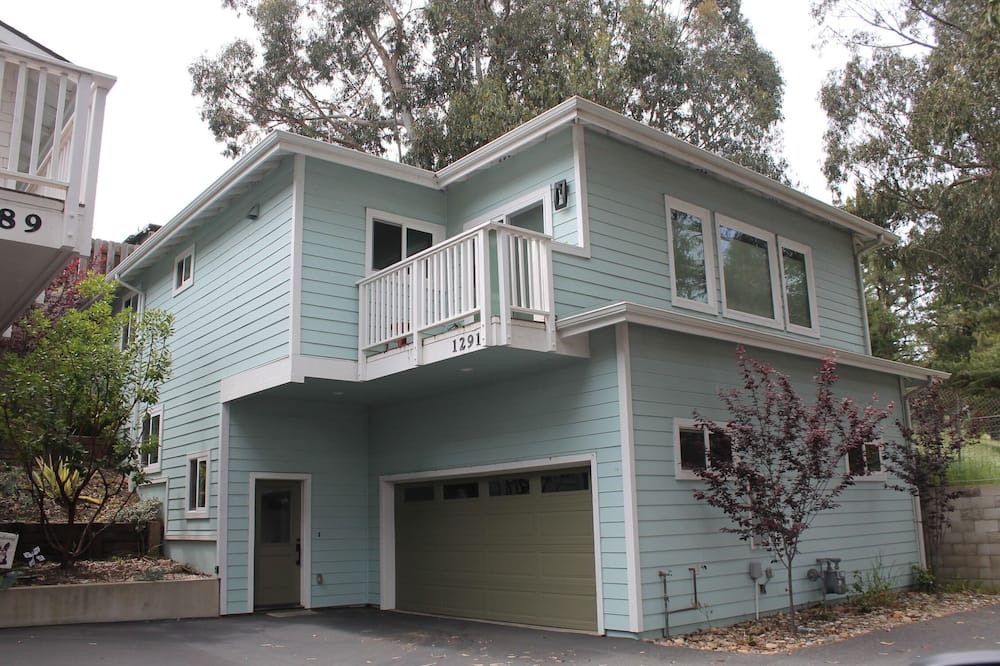 Morro Bay House | Beautiful Townhome in Downtown Morro Bay