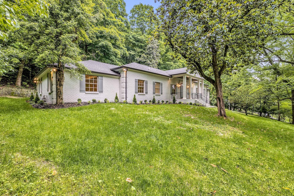 Forest Hills House | Spacious 5-bedroom house with a gourmet kitchen and AC in welcoming Nashville