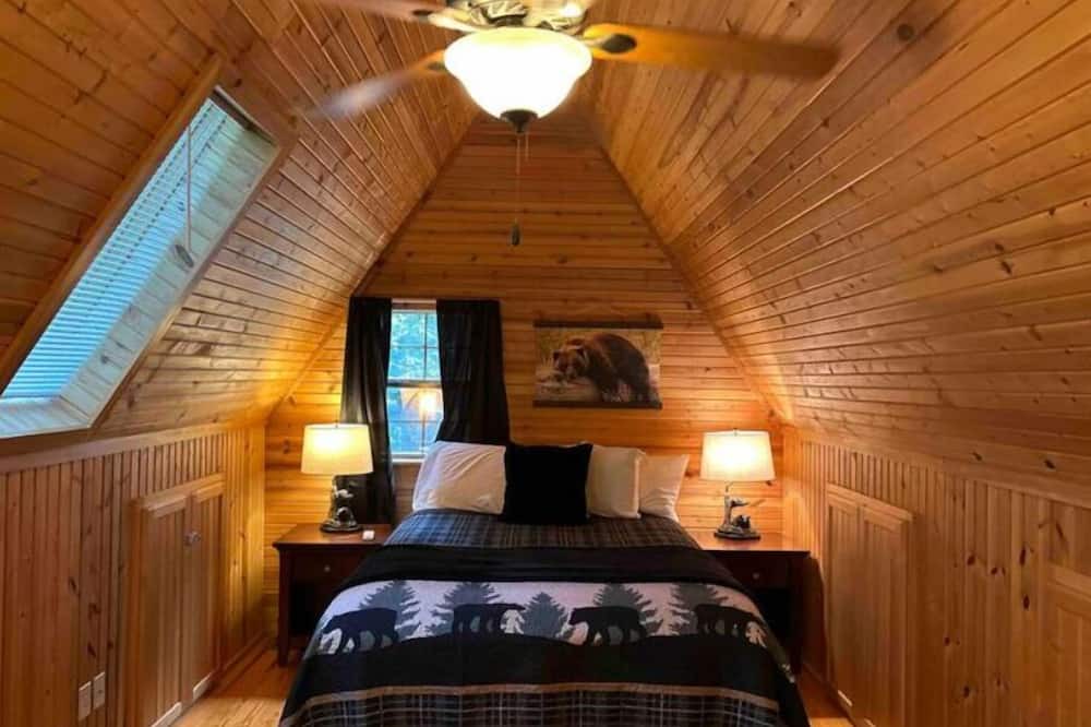 Harrison Cabin | A Still Point Cabin and HOT TUB!