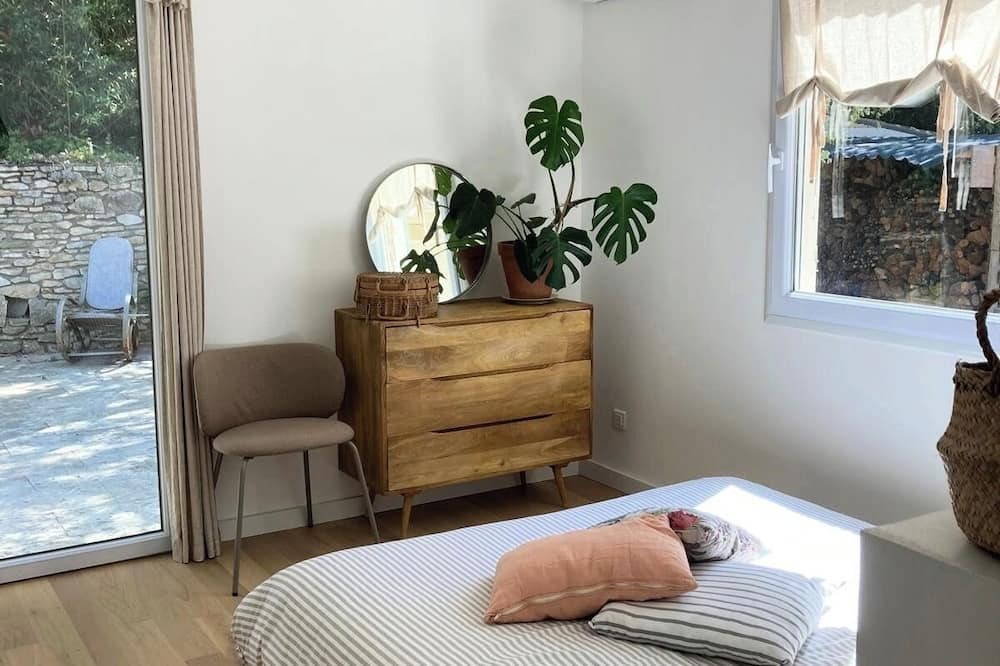 Saint-Quentin-la-Poterie House | Provencal house with pool house in the heart of a beautiful Uzège village