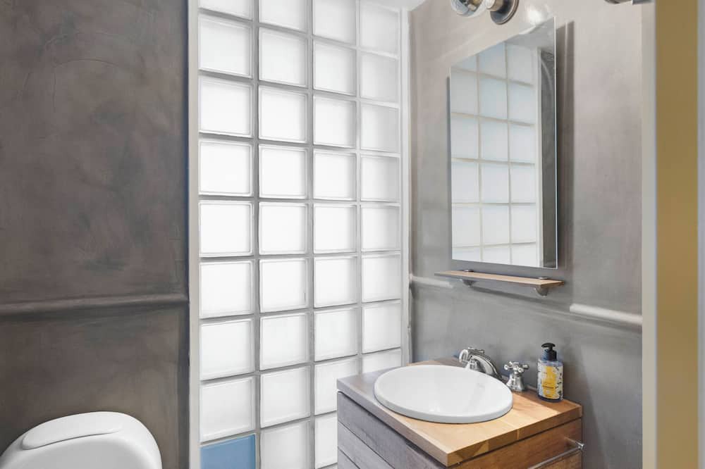 Colegiales Apartment | Charming 2-bedroom apartment in serene Buenos Aires with WiFi, AC