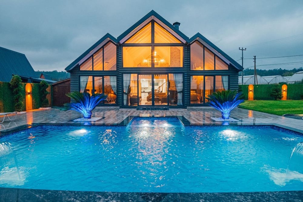 Sapanca House | 3+1 Ultra Luxury - Private Pool-Conservative-Jacuzzi-Fireplace-Winter Garden