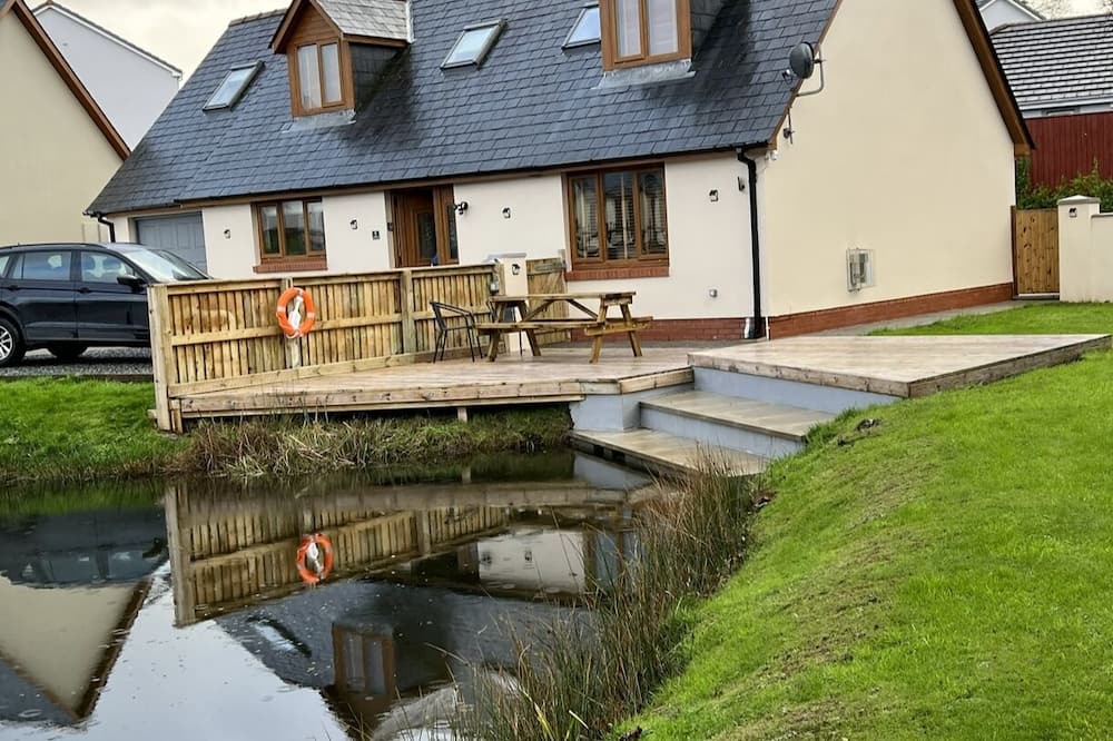 Haverfordwest Cabin | Heart of Johnston