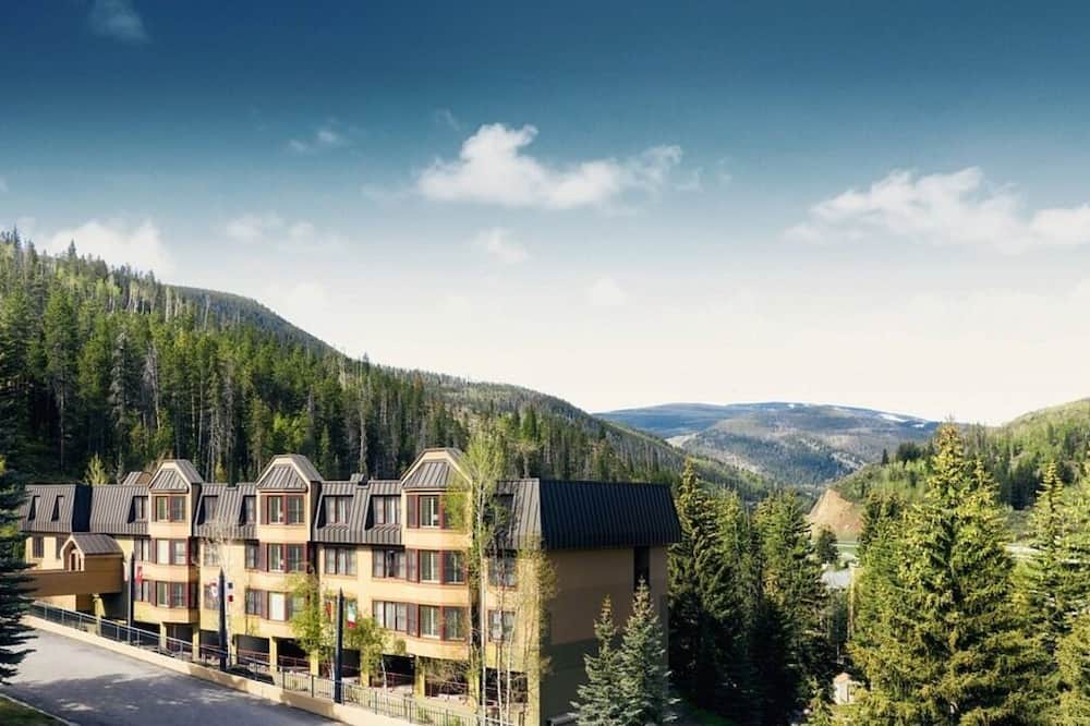 Highland Meadows Condo | Enjoy a 3 Day Fall Weekend -2-bedroom condo at Marriott Resort in charming Vail