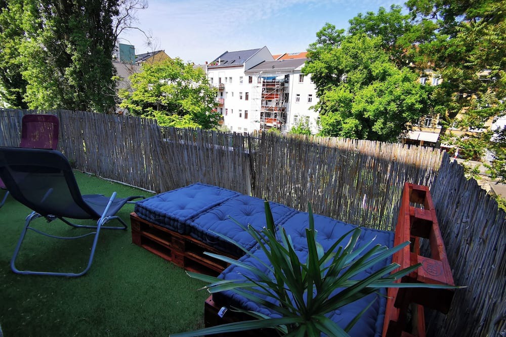 Outer Neustadt Apartment | In the middle instead of just being there ;)