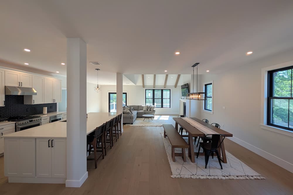 Windham House | 3-Bedroom Modern Farmhouse Townhome in Charming Windham with WiFi, AC. Book Now