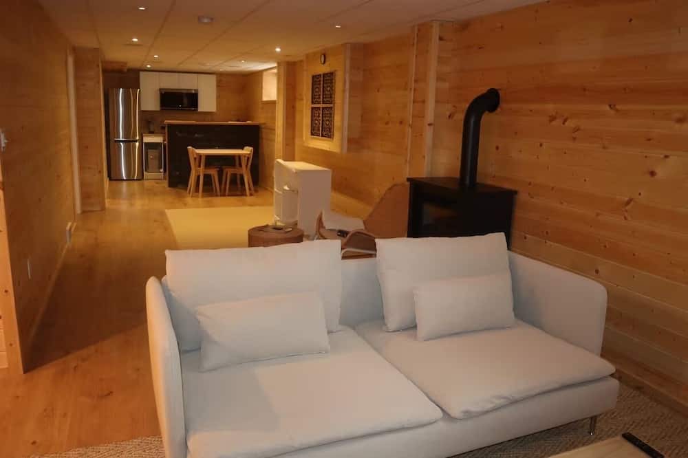 Fort Gary House | 1BD Cozy Suite with Office Space near U of M