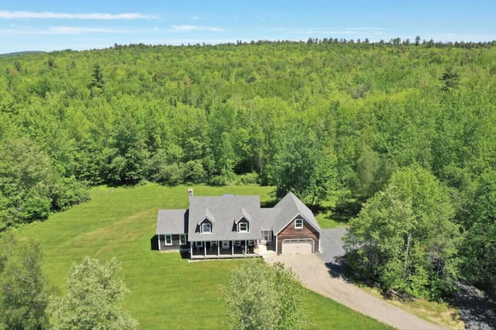 Belfast House | Timber Tide Retreat Just 15 Minutes to Belfast
