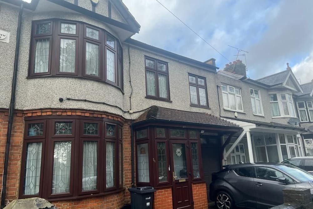 Mayfield House | Cosy Rooms within Family Home with shared facilities
