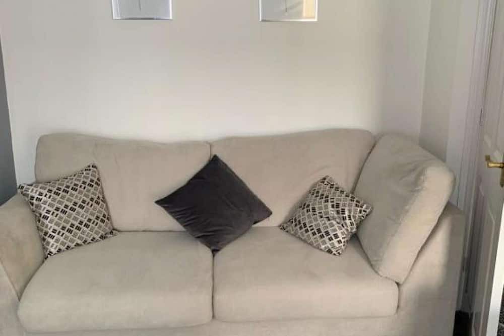 Stockton-on-Tees House | Stockton home with 3 bedrooms and 2.5 bathrooms
