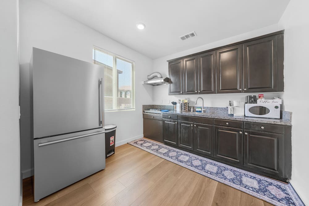 Mira Loma Cottage | RBD near the airport/nea rthe golf